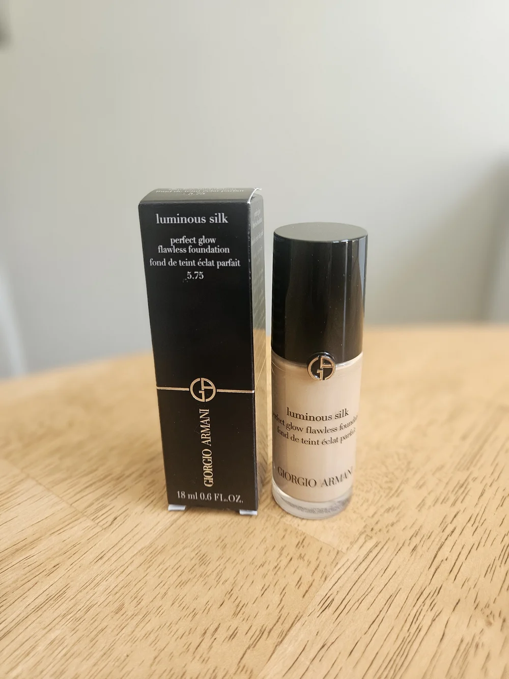 Giorgio Armani Luminous Silk Foundation - Un 5.75